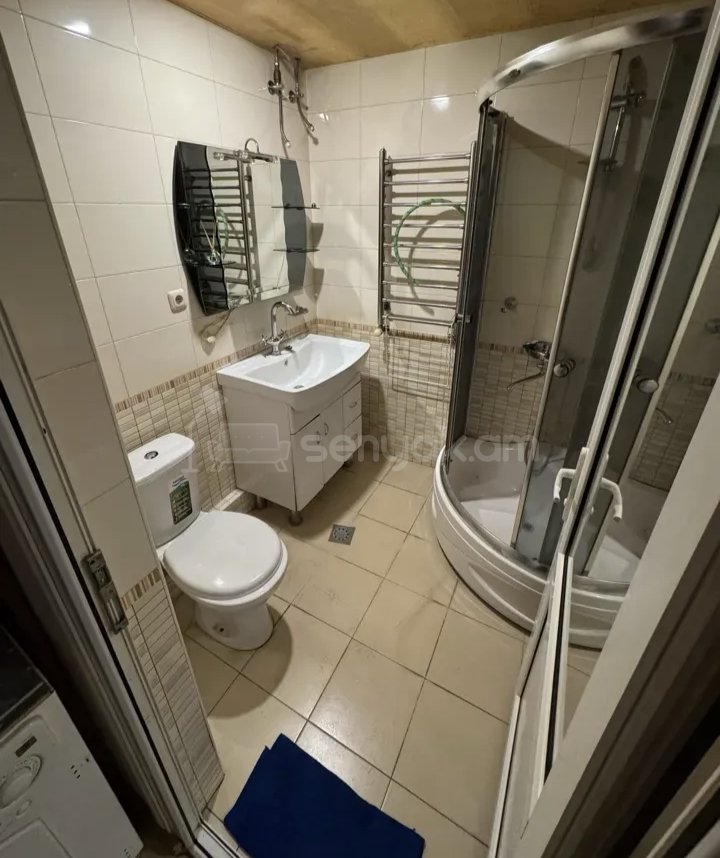 2 Սենյականոց Բնակարան Քարե Շենքում, 46քմ, 3/5 հարկ, Նորմալ Վիճակում, Կահավորված