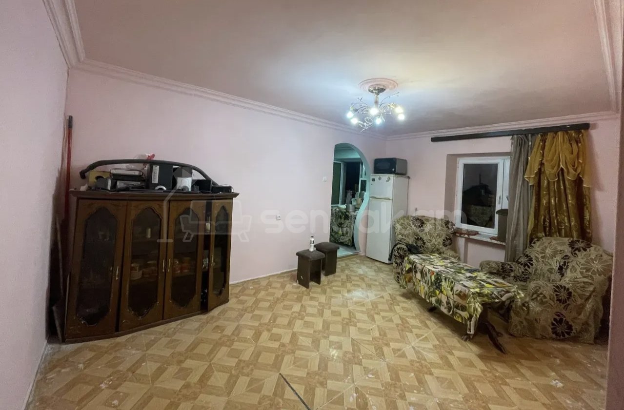 2 Սենյականոց Բնակարան Քարե Շենքում, 45քմ, 3/5 հարկ, Նորմալ Վիճակում, Կահավորված, Արևկող