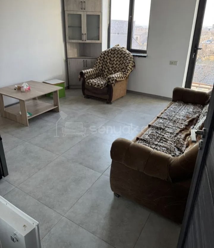 3 Սենյականոց Բնակարան Քարե Շենքում, 77քմ, 2/2 հարկ, Կապիտալ Վերանորոգված, Կահավորված, Արևկող