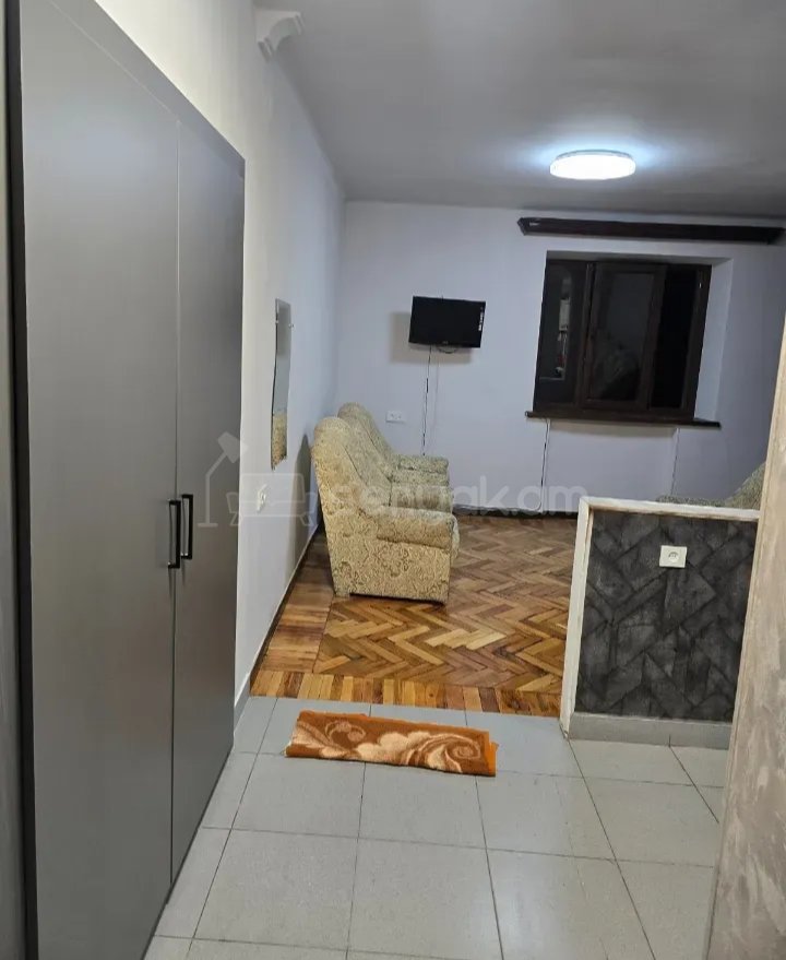 2 Սենյականոց Բնակարան Քարե Շենքում, 55քմ, 4/9 հարկ, Նորմալ Վիճակում, Կահավորված