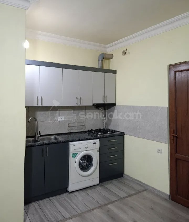 3 Սենյականոց Բնակարան Քարե Շենքում, 77քմ, 1/1 հարկ, Կապիտալ Վերանորոգված, Կահավորված