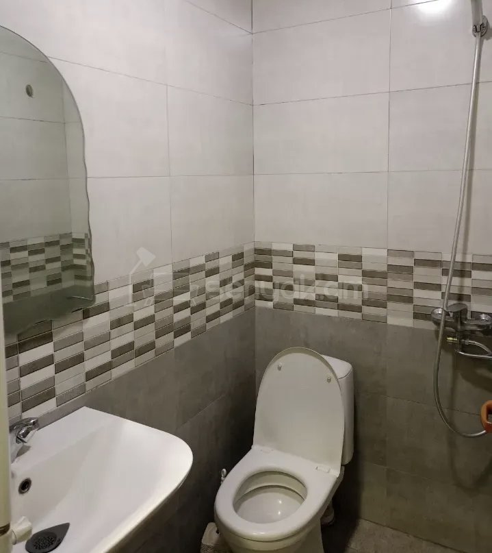 3 Սենյականոց Բնակարան Քարե Շենքում, 77քմ, 1/1 հարկ, Կապիտալ Վերանորոգված, Կահավորված