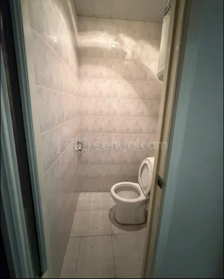 4 Սենյականոց Բնակարան, 95քմ, 6/9 հարկ, Նորմալ Վիճակում, Մասամբ Կահավորված