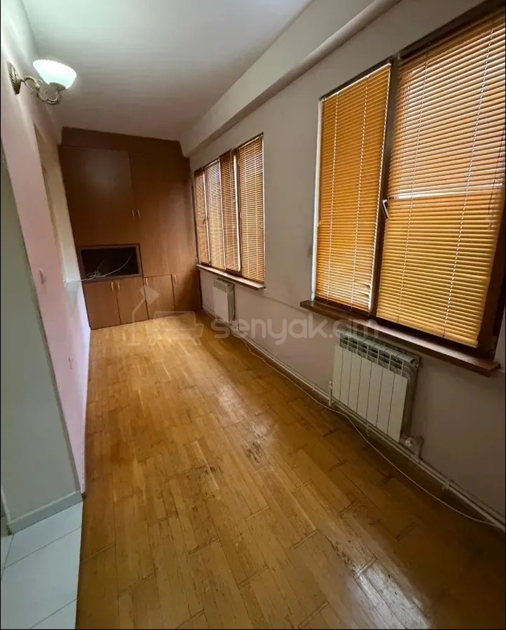 4 Սենյականոց Բնակարան, 95քմ, 6/9 հարկ, Նորմալ Վիճակում, Մասամբ Կահավորված