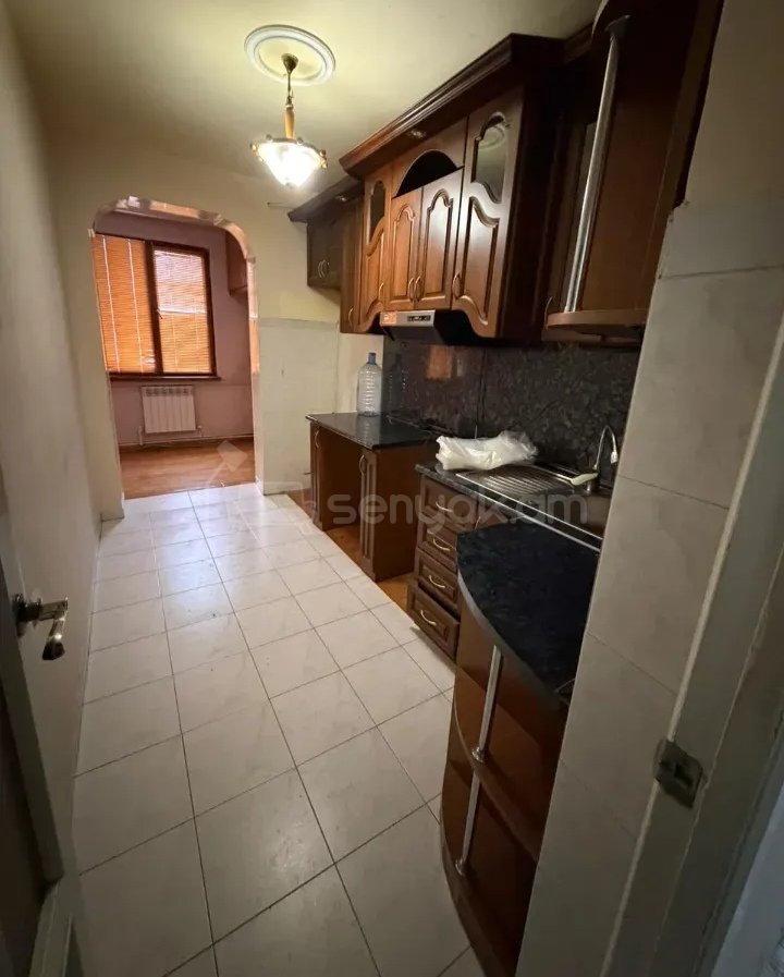 4 Սենյականոց Բնակարան, 95քմ, 6/9 հարկ, Նորմալ Վիճակում, Մասամբ Կահավորված