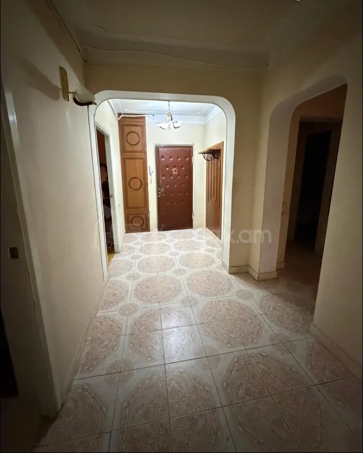 4 Սենյականոց Բնակարան, 95քմ, 6/9 հարկ, Նորմալ Վիճակում, Մասամբ Կահավորված