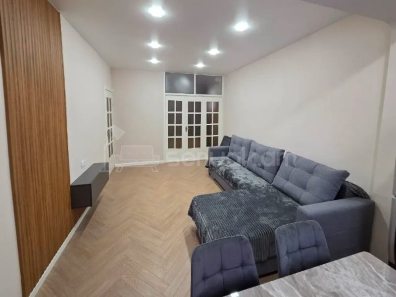 3 Սենյականոց Բնակարան Քարե Շենքում, 50քմ, 2/5 հարկ, Կապիտալ Վերանորոգված, Կահավորված, Արևկող