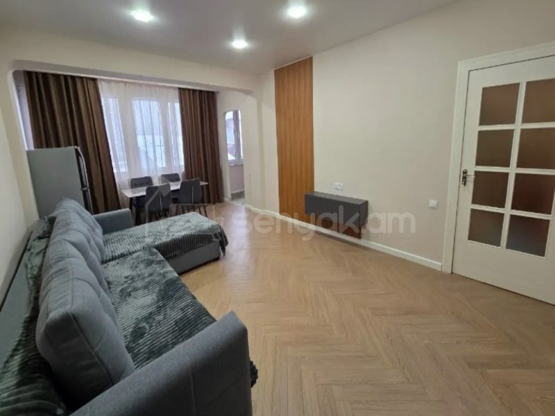 3 Սենյականոց Բնակարան Քարե Շենքում, 50քմ, 2/5 հարկ, Կապիտալ Վերանորոգված, Կահավորված, Արևկող