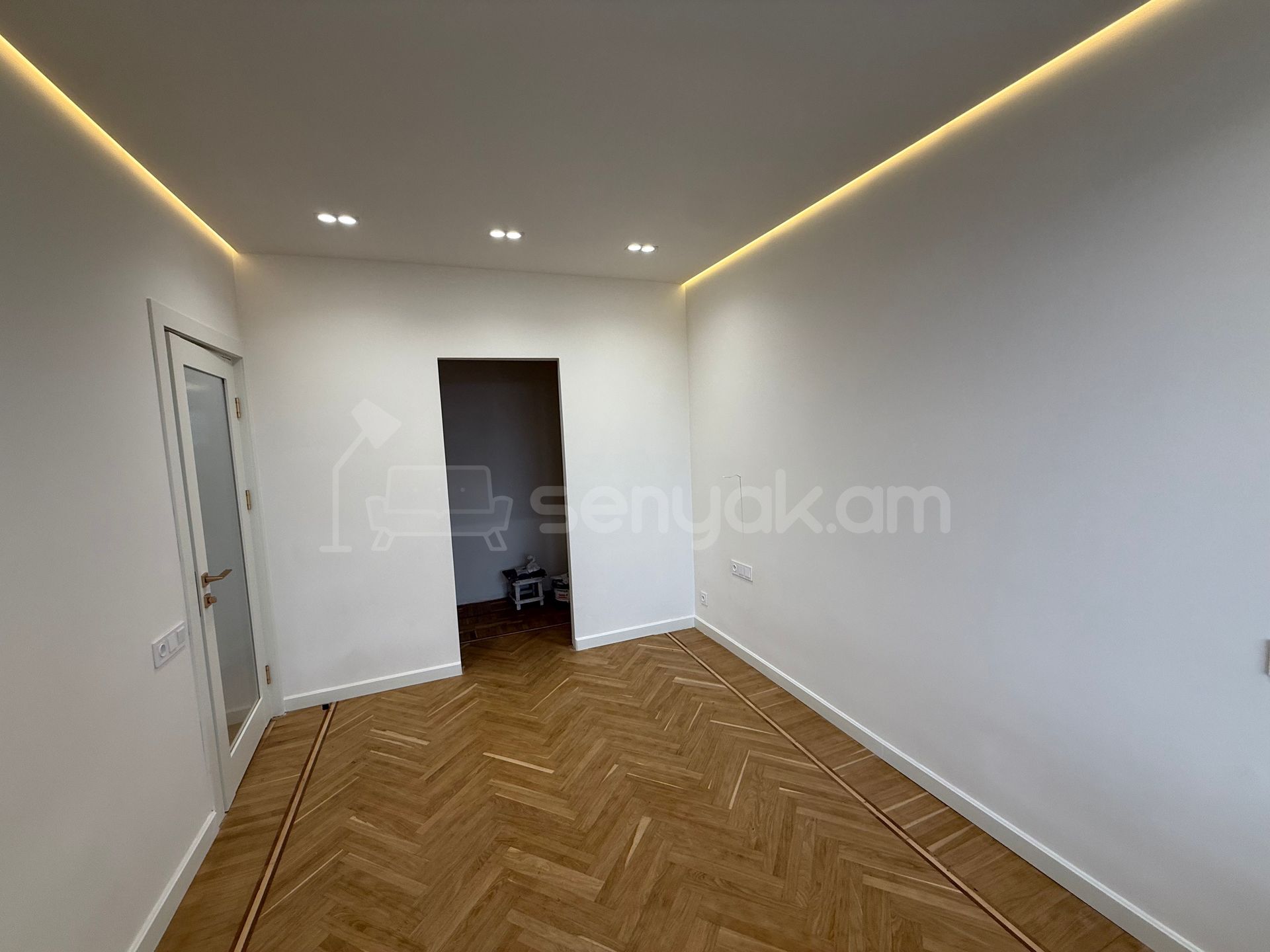 3 Սենյականոց Բնակարան Քարե Շենքում, 82քմ, 5/5 հարկ, Կապիտալ Վերանորոգված