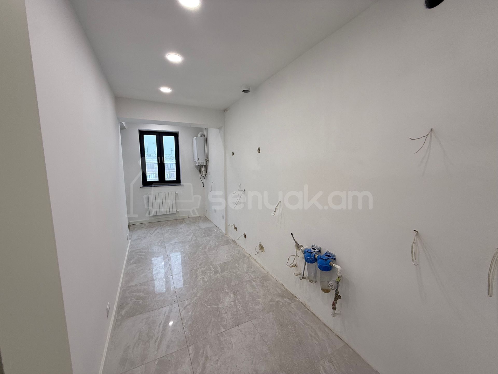 3 Սենյականոց Բնակարան Քարե Շենքում, 82քմ, 5/5 հարկ, Կապիտալ Վերանորոգված