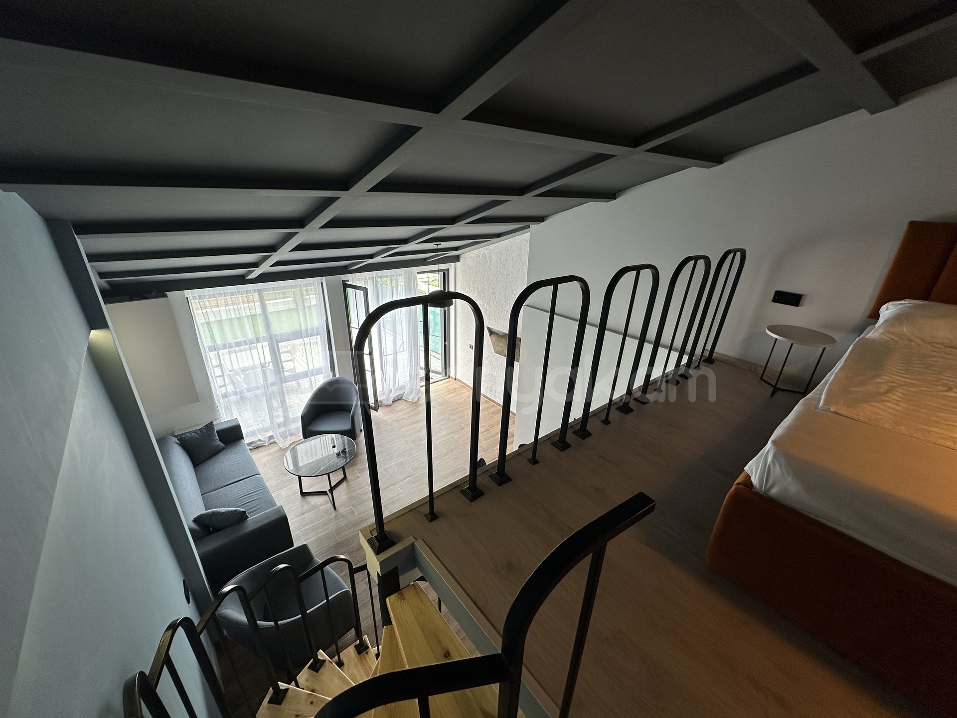 2 Սենյականոց Բնակարան Քարե Շենքում, 95քմ, 5/5 հարկ, Դիզայներական Վերանորոգված, Կահավորված