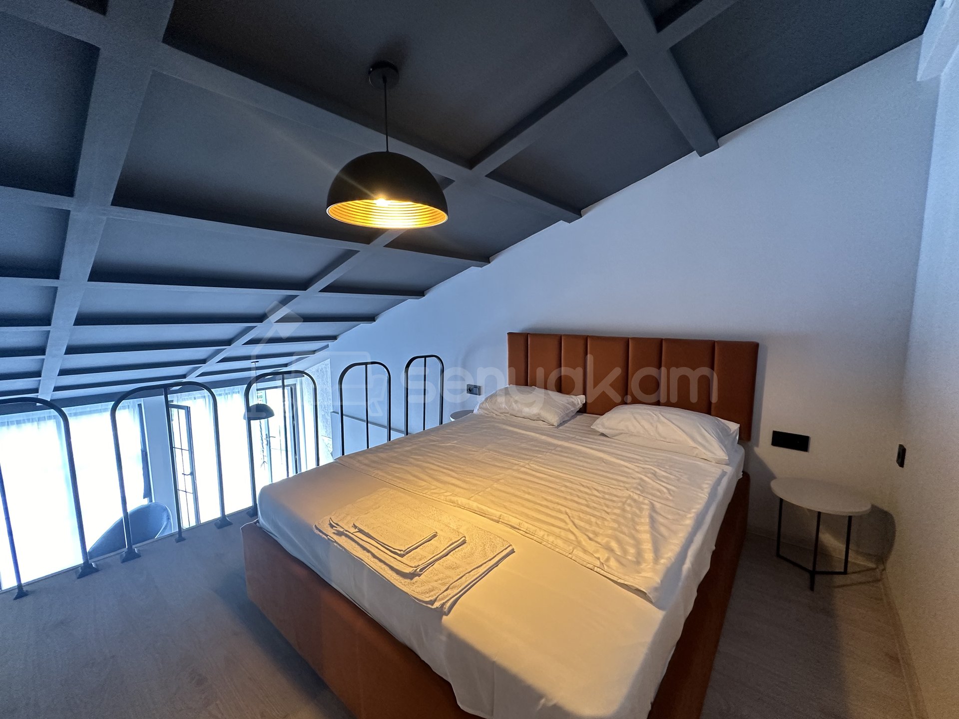 2 Սենյականոց Բնակարան Քարե Շենքում, 95քմ, 5/5 հարկ, Դիզայներական Վերանորոգված, Կահավորված