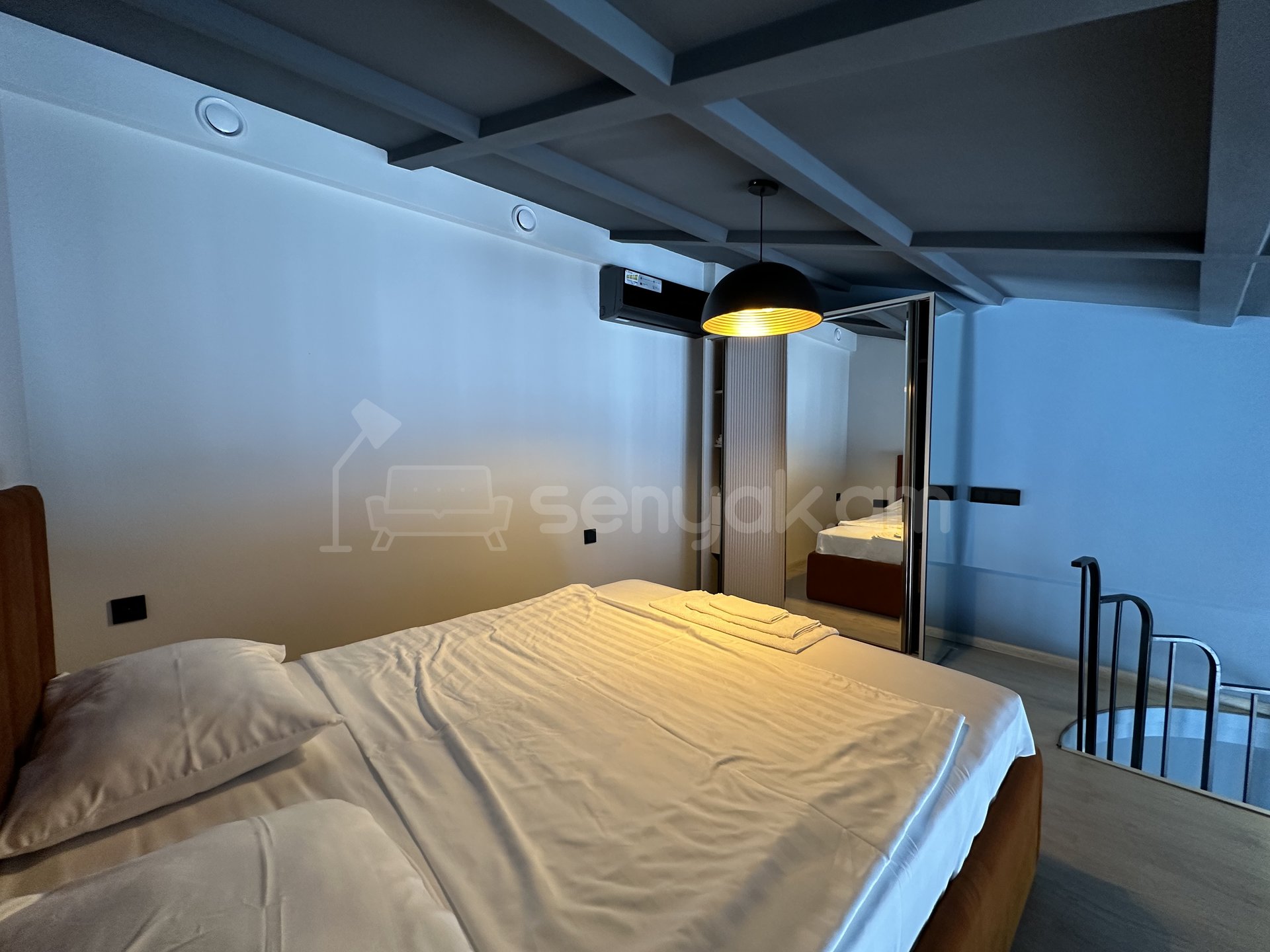 2 Սենյականոց Բնակարան Քարե Շենքում, 95քմ, 5/5 հարկ, Դիզայներական Վերանորոգված, Կահավորված