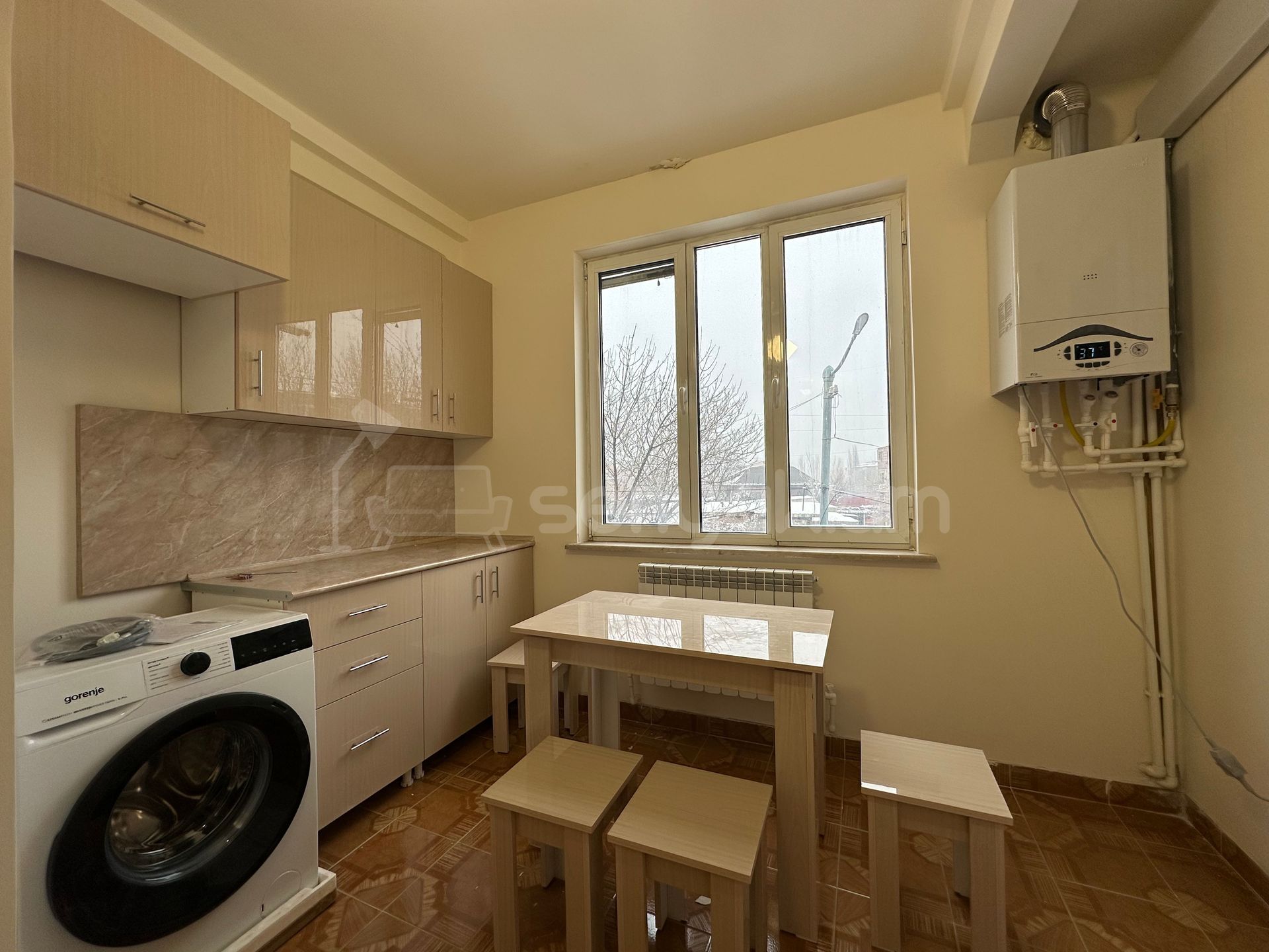 3 Սենյականոց Բնակարան Քարե Շենքում, 70քմ, 2/4 հարկ, Կապիտալ Վերանորոգված, Կահավորված, Արևկող