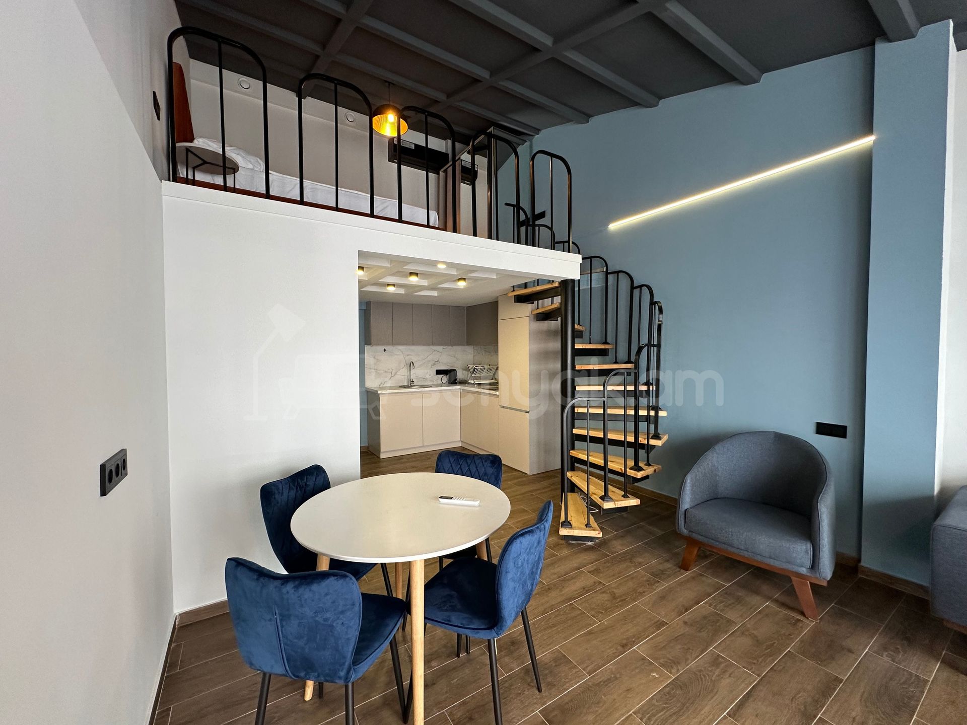 2 Սենյականոց Բնակարան Քարե Շենքում, 95քմ, 5/5 հարկ, Դիզայներական Վերանորոգված, Կահավորված, Արևկող