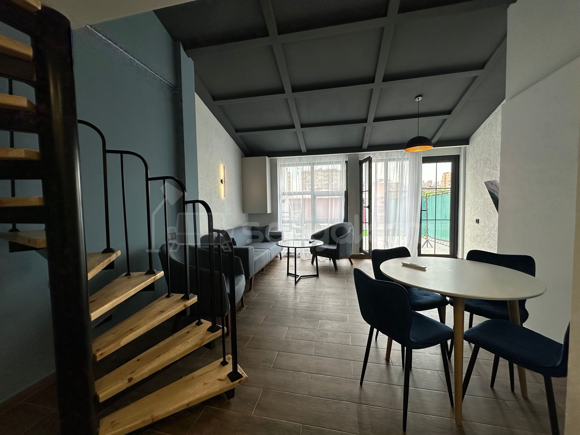 2 Սենյականոց Բնակարան Քարե Շենքում, 95քմ, 5/5 հարկ, Դիզայներական Վերանորոգված, Կահավորված, Արևկող