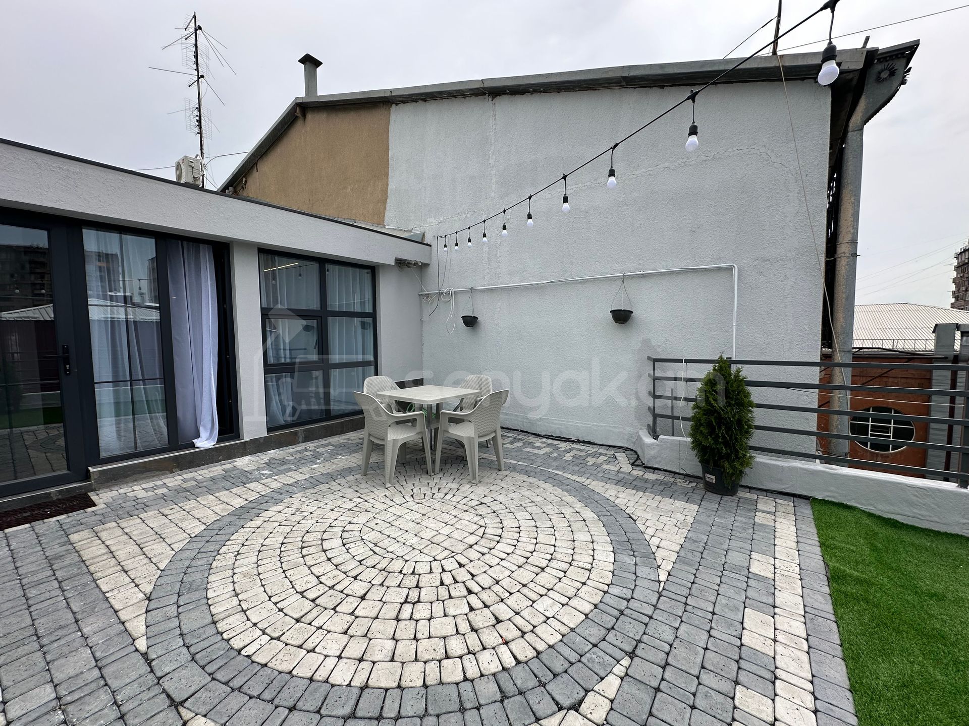 2 Սենյականոց Բնակարան Քարե Շենքում, 95քմ, 5/5 հարկ, Դիզայներական Վերանորոգված, Կահավորված, Արևկող