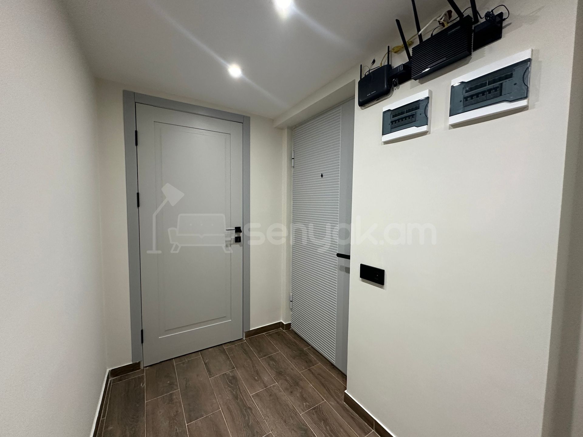 2 Սենյականոց Բնակարան Քարե Շենքում, 95քմ, 5/5 հարկ, Դիզայներական Վերանորոգված, Կահավորված, Արևկող