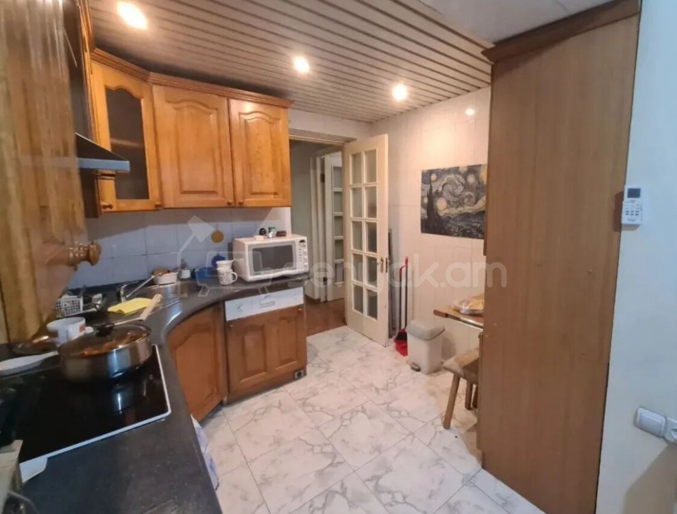 5 Սենյականոց Բնակարան, 142քմ, 3/14 հարկ, Նորմալ Վիճակում