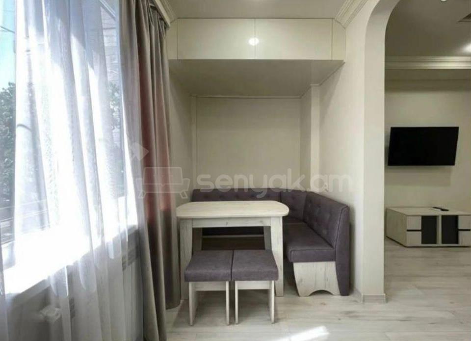 2 Սենյականոց Բնակարան, 50քմ, 1/9 հարկ, Դիզայներական Վերանորոգված, Կահավորված, Արևկող