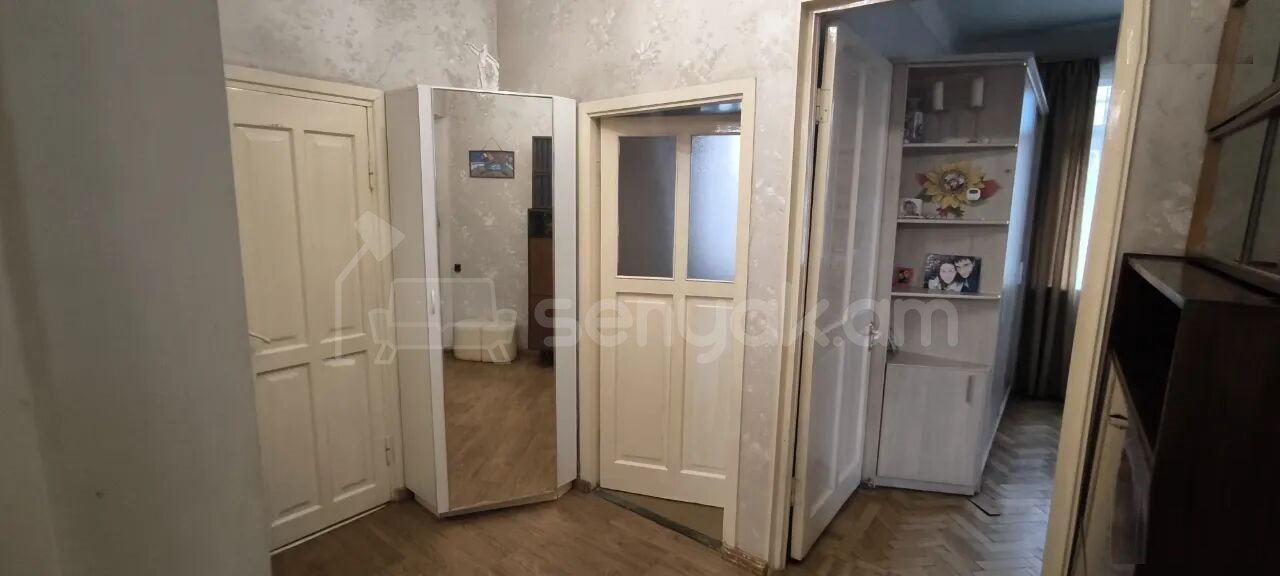 2 Սենյականոց Բնակարան Քարե Շենքում, 61քմ, 4/5 հարկ, Նորմալ Վիճակում