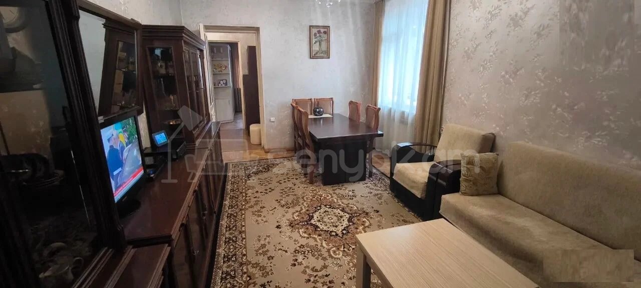 2 Սենյականոց Բնակարան Քարե Շենքում, 61քմ, 4/5 հարկ, Նորմալ Վիճակում