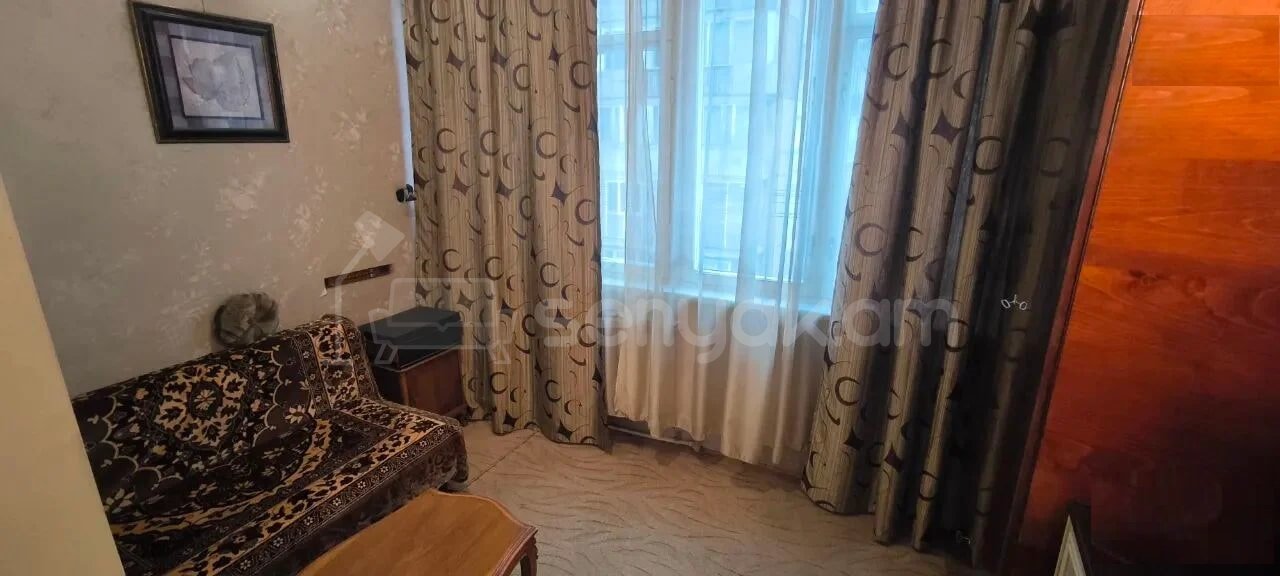 2 Սենյականոց Բնակարան Քարե Շենքում, 61քմ, 4/5 հարկ, Նորմալ Վիճակում