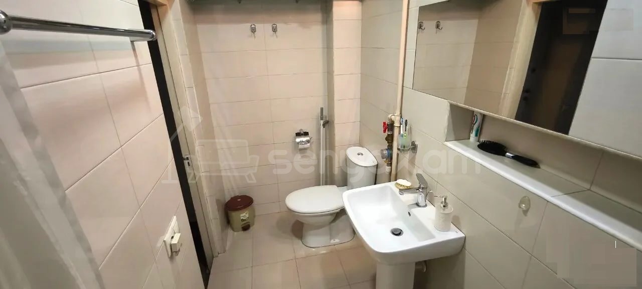 2 Սենյականոց Բնակարան Քարե Շենքում, 61քմ, 4/5 հարկ, Նորմալ Վիճակում