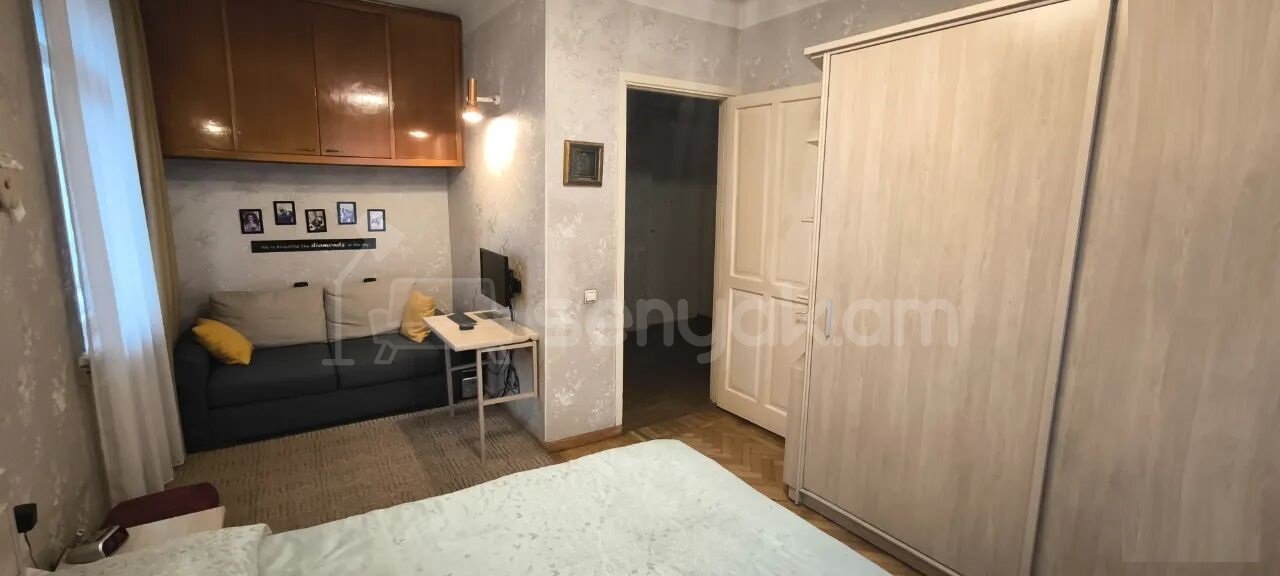 2 Սենյականոց Բնակարան Քարե Շենքում, 61քմ, 4/5 հարկ, Նորմալ Վիճակում