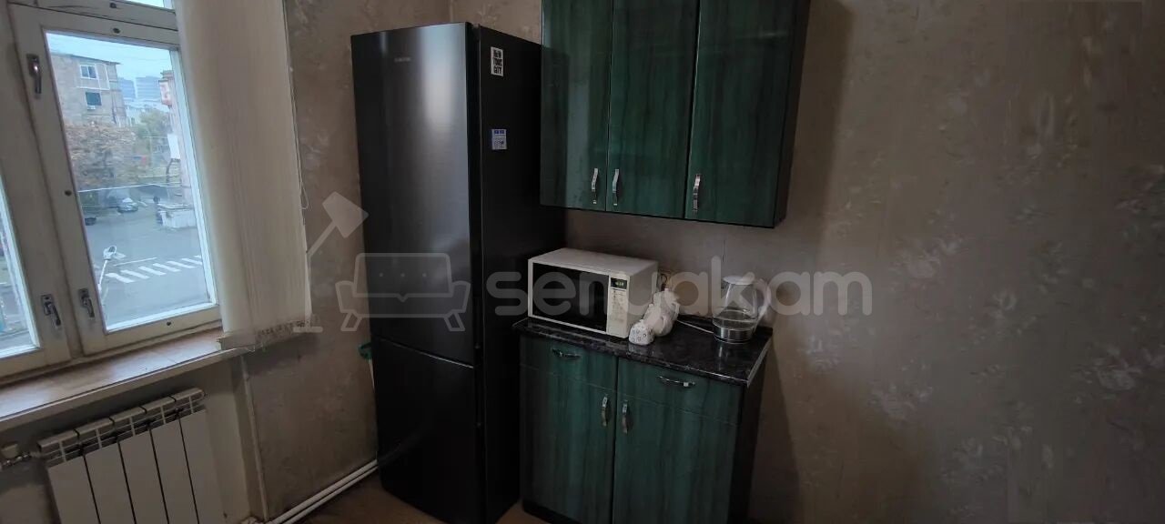 2 Սենյականոց Բնակարան Քարե Շենքում, 61քմ, 4/5 հարկ, Նորմալ Վիճակում