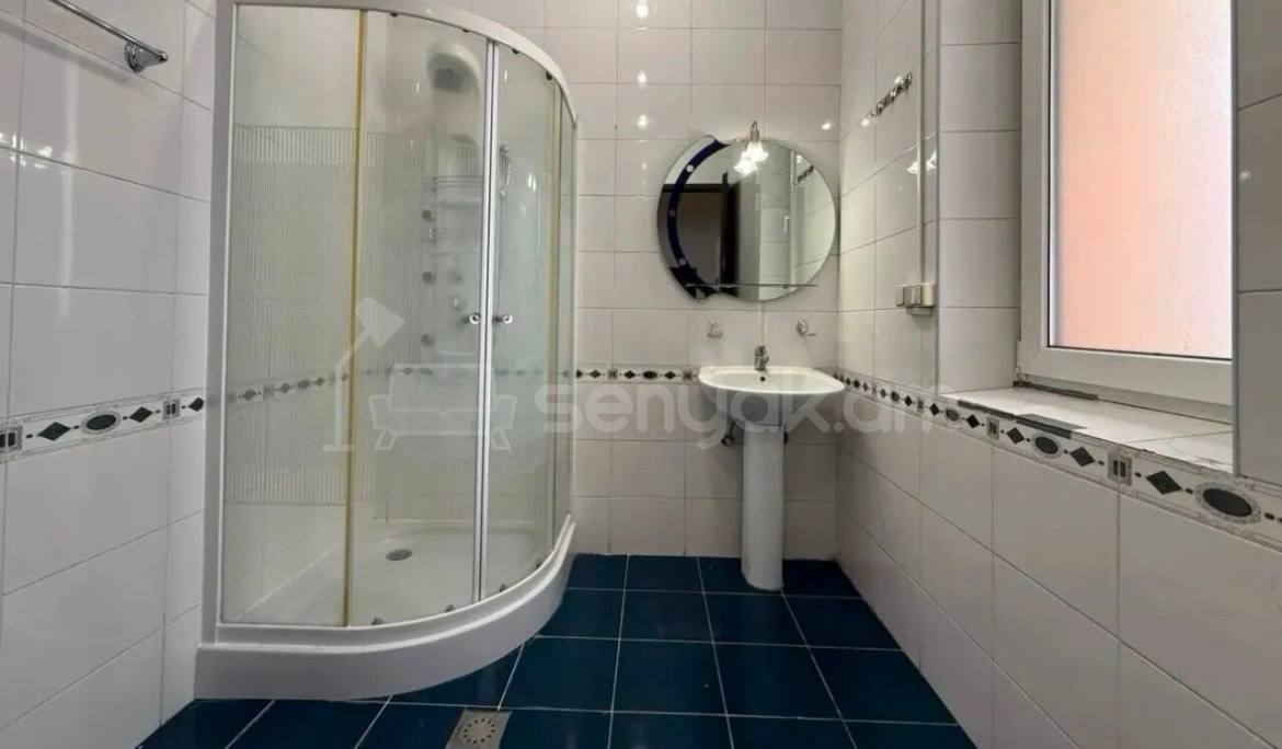 4 Սենյականոց Բնակարան, 215քմ, 5/12 հարկ, Կապիտալ Վերանորոգված