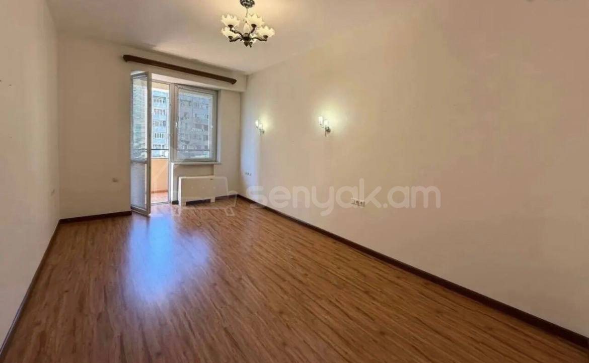 4 Սենյականոց Բնակարան, 215քմ, 5/12 հարկ, Կապիտալ Վերանորոգված