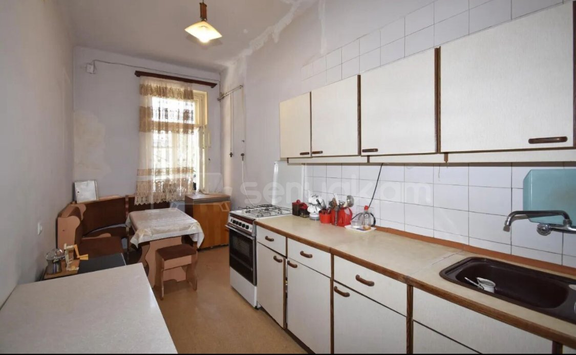 2 Սենյականոց Բնակարան Քարե Շենքում, 78քմ, 2/5 հարկ, Կոսմետիկ Վերանորոգված