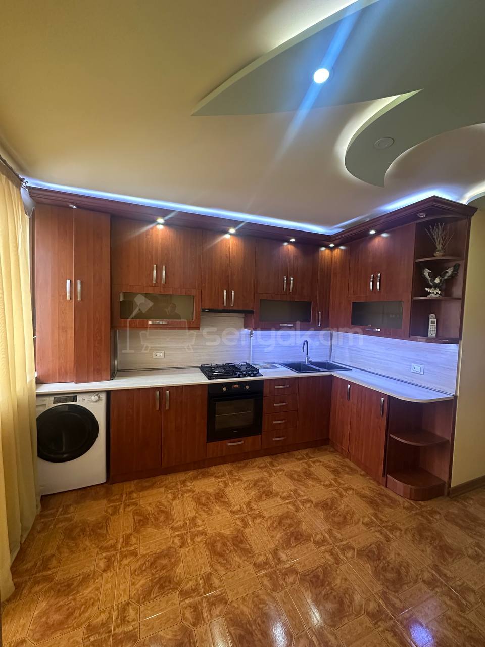 2 Սենյականոց Բնակարան Քարե Շենքում, 62քմ, 2/5 հարկ, Կապիտալ Վերանորոգված, Կահավորված