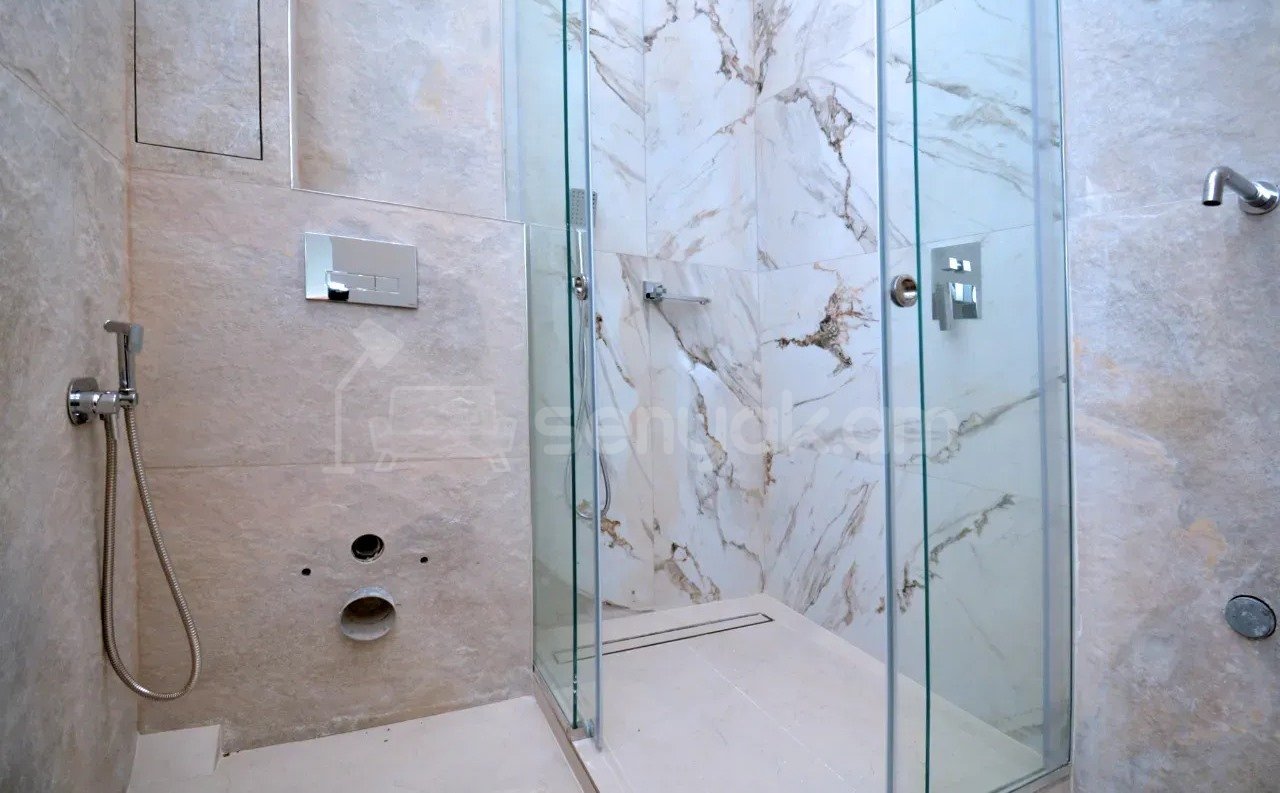 2 Սենյականոց Բնակարան Քարե Շենքում, 43քմ, 3/5 հարկ, Դիզայներական Վերանորոգված