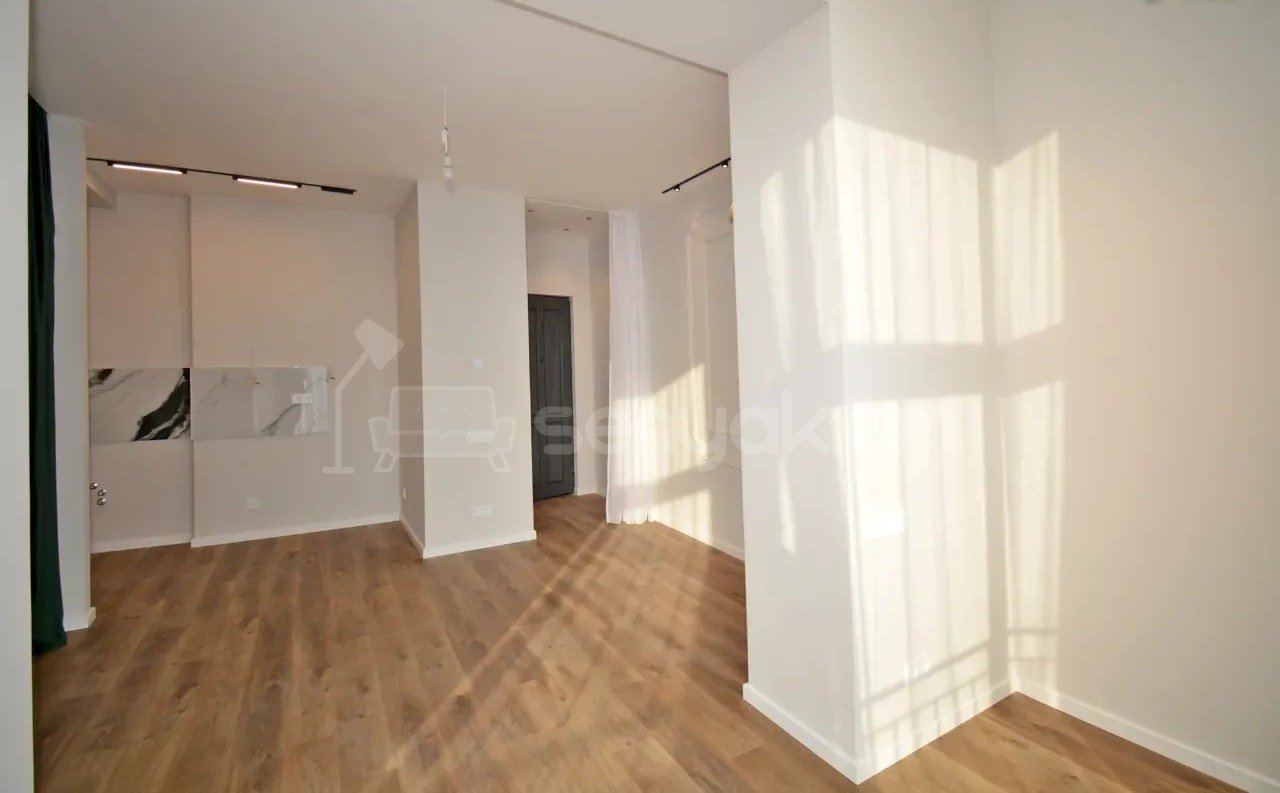 2 Սենյականոց Բնակարան Քարե Շենքում, 43քմ, 3/5 հարկ, Դիզայներական Վերանորոգված