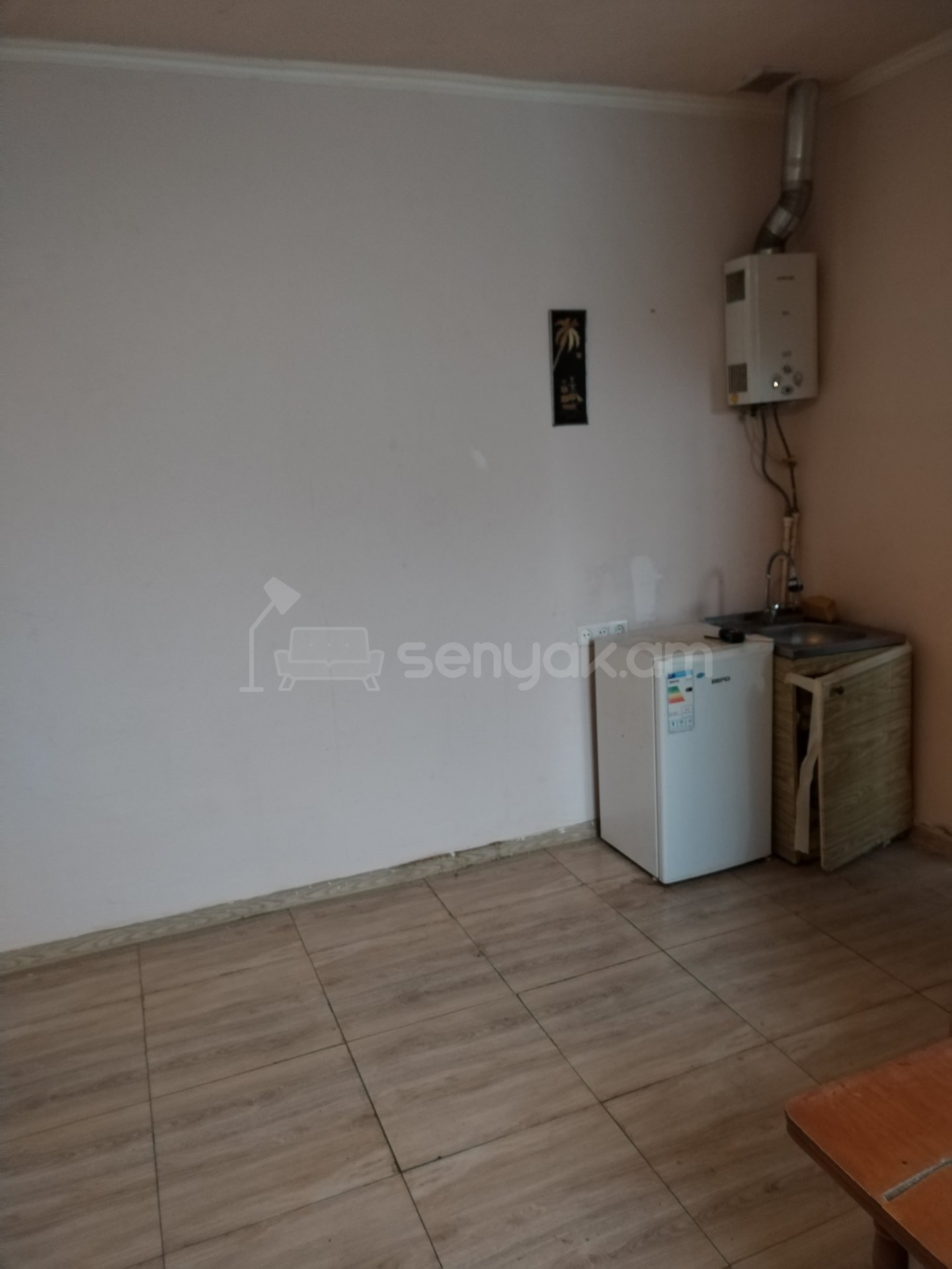 1 Սենյականոց Բնակարան Քարե Շենքում, 17քմ, 1/1 հարկ, Կոսմետիկ Վերանորոգված, Կահավորված