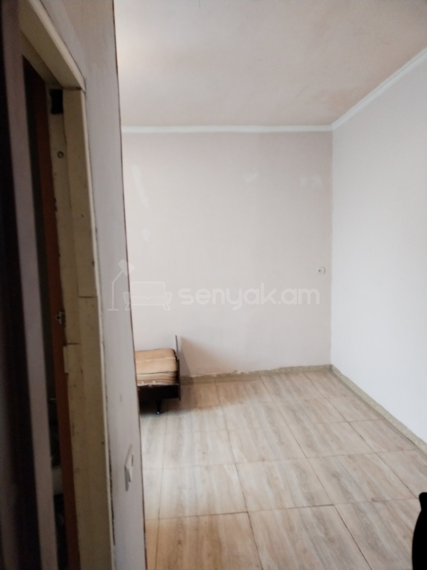 1 Սենյականոց Բնակարան Քարե Շենքում, 17քմ, 1/1 հարկ, Կոսմետիկ Վերանորոգված, Կահավորված