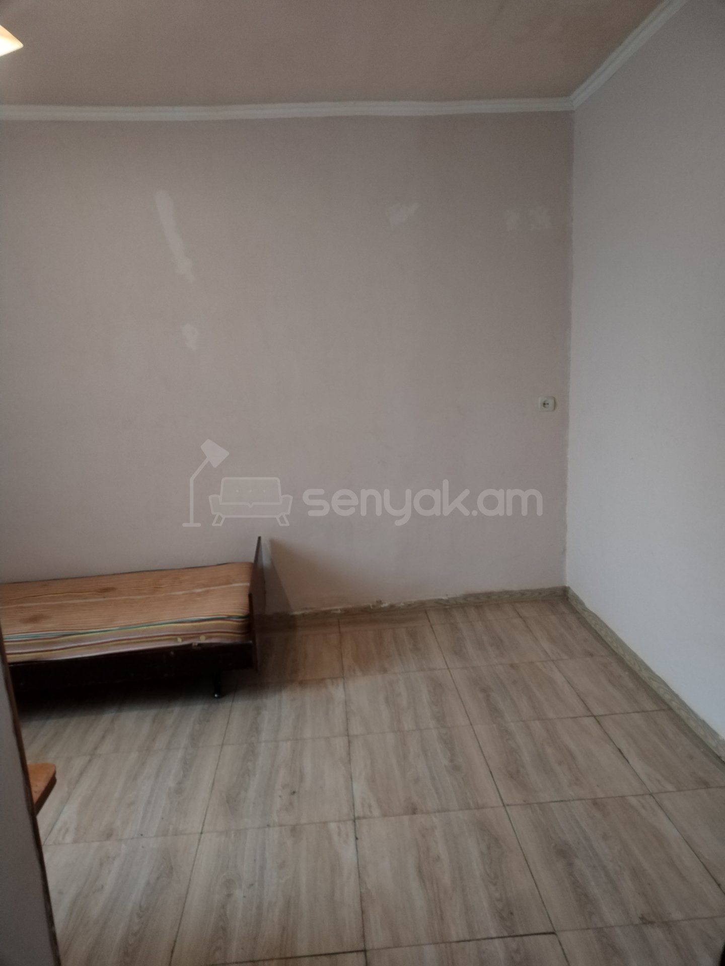 1 Սենյականոց Բնակարան Քարե Շենքում, 17քմ, 1/1 հարկ, Կոսմետիկ Վերանորոգված, Կահավորված