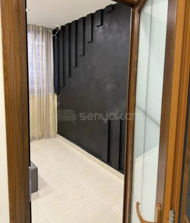 3 Սենյականոց Բնակարան Քարե Շենքում, 68քմ, 2/2 հարկ, Նորմալ Վիճակում, Կահավորված