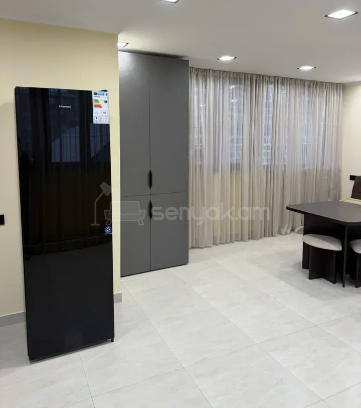 3 Սենյականոց Բնակարան Քարե Շենքում, 68քմ, 2/2 հարկ, Նորմալ Վիճակում, Կահավորված