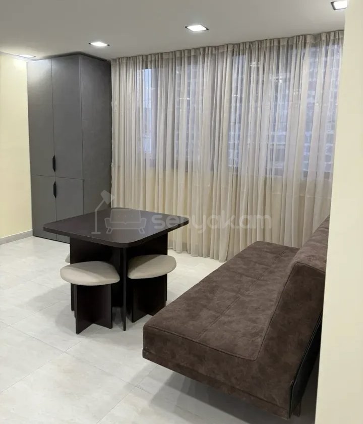 3 Սենյականոց Բնակարան Քարե Շենքում, 68քմ, 2/2 հարկ, Նորմալ Վիճակում, Կահավորված