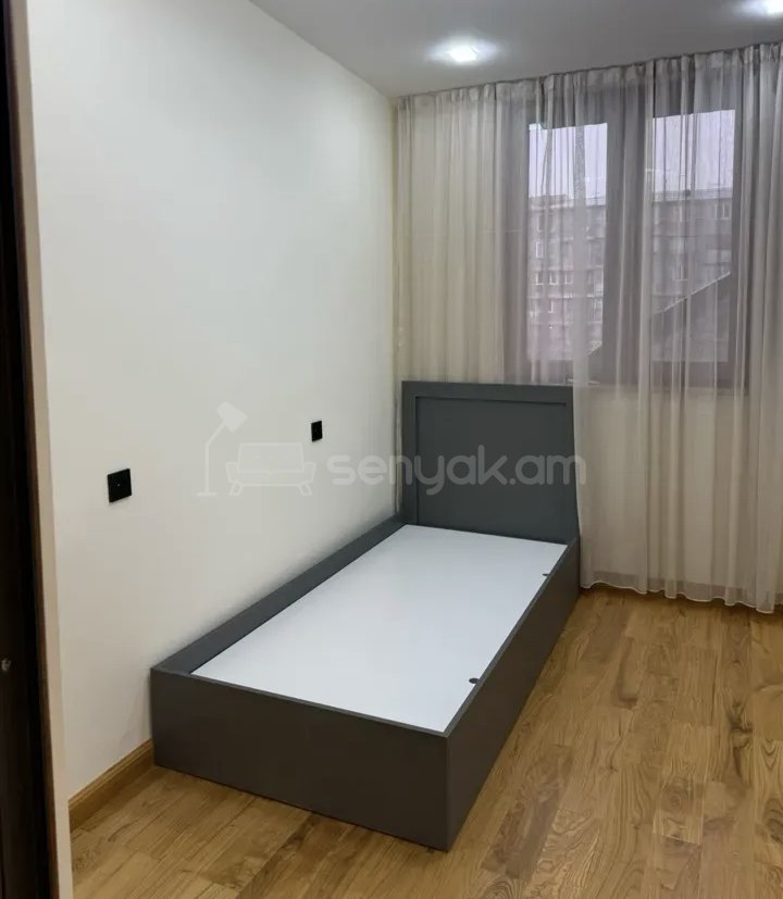 3 Սենյականոց Բնակարան Քարե Շենքում, 68քմ, 2/2 հարկ, Նորմալ Վիճակում, Կահավորված