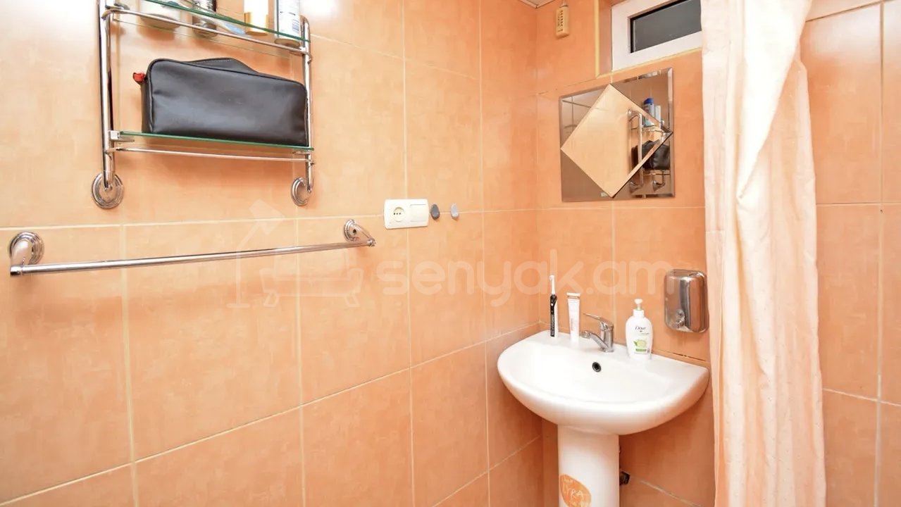 1 Սենյականոց Բնակարան Քարե Շենքում, 40քմ, 3/5 հարկ, Կապիտալ Վերանորոգված, Կահավորված