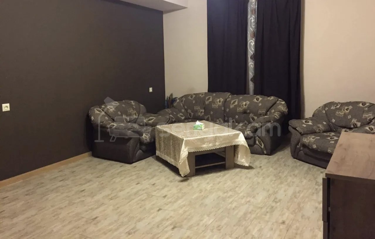 2 Սենյականոց Բնակարան Քարե Շենքում, 55քմ, 2/3 հարկ, Նորմալ Վիճակում, Կահավորված