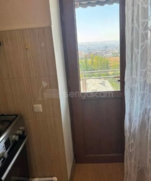 2 Սենյականոց Բնակարան Քարե Շենքում, 57քմ, 5/5 հարկ, Կապիտալ Վերանորոգված