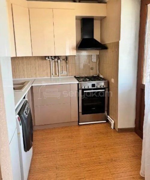 2 Սենյականոց Բնակարան Քարե Շենքում, 57քմ, 5/5 հարկ, Կապիտալ Վերանորոգված