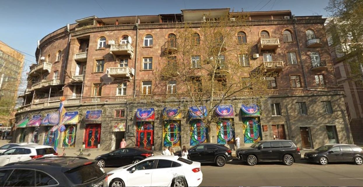 3 Սենյականոց Բնակարան Քարե Շենքում, 104քմ, 4/5 հարկ, Պետական Վիճակում