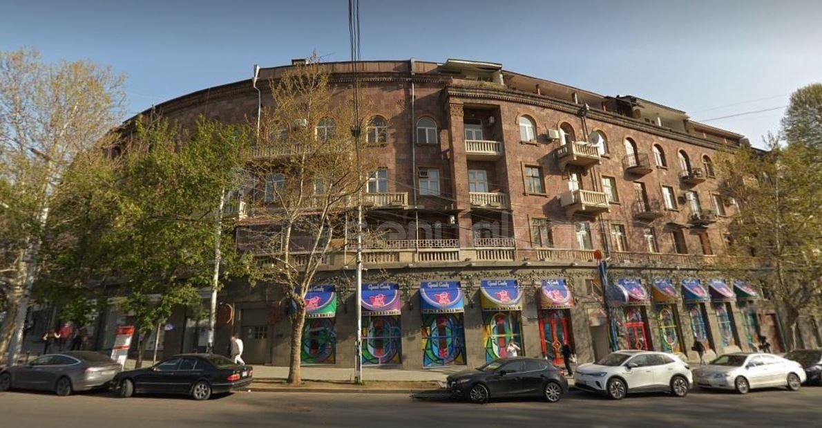 3 Սենյականոց Բնակարան Քարե Շենքում, 104քմ, 4/5 հարկ, Պետական Վիճակում