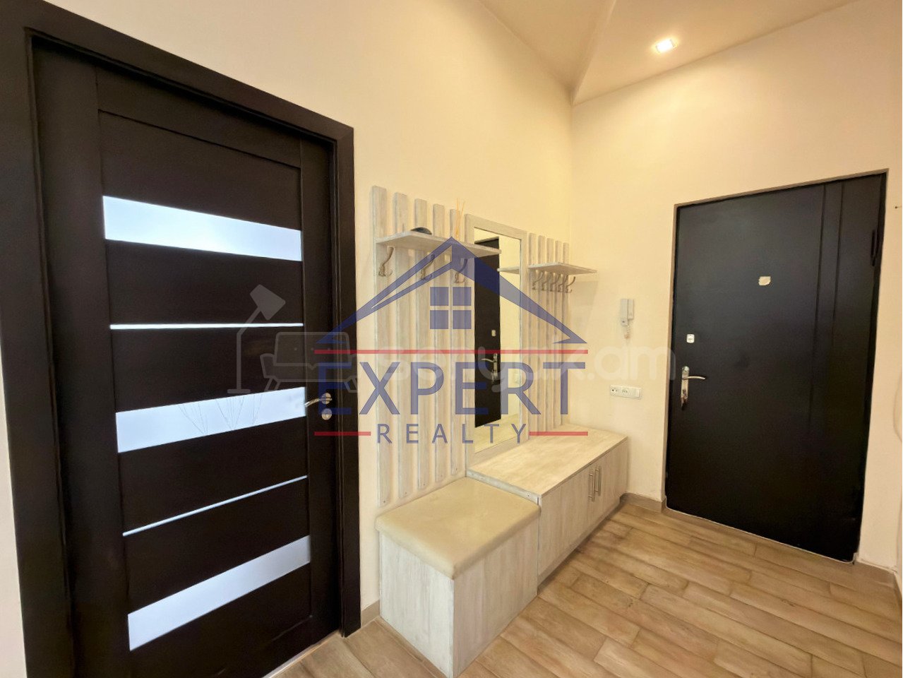 2 Սենյականոց Բնակարան Քարե Շենքում, 82քմ, 5/5 հարկ, Կապիտալ Վերանորոգված, Կահավորված, Արևկող